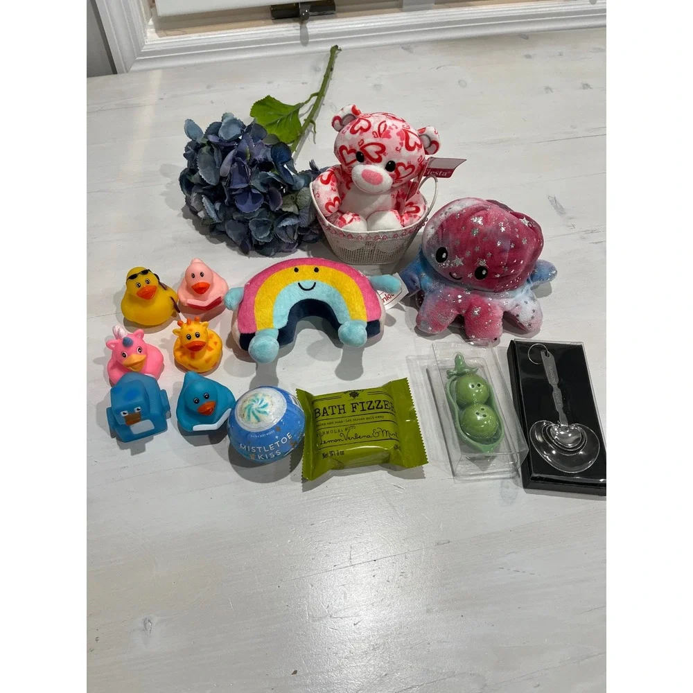 Lot of Bath & Body Works Bath Bomb,‎ Rubber Ducks, Plush Toys, Measuring Spoons